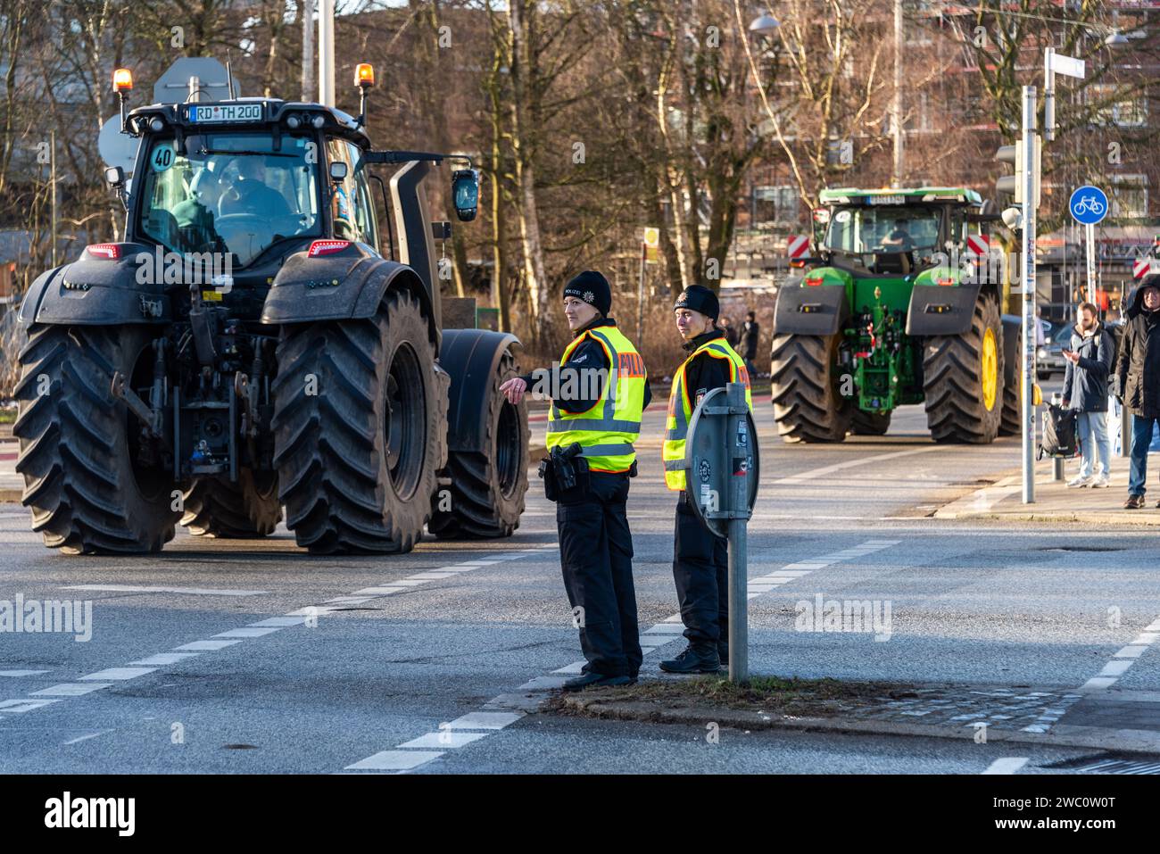 Kiel, 12.01.2023 Protestaktion der Bauern gegen die Streichung von Subventionen der Ampelregierung im Agrarbereich mit einer Traktoren-Sternfahrt mit Banque D'Images