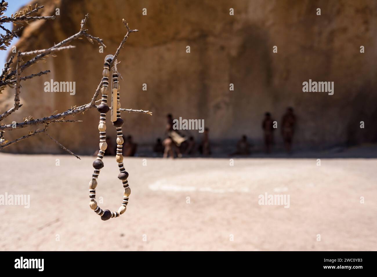 Bijoux aux œufs d'autruche à vendre dans un village de San Bushman en Namibie Banque D'Images