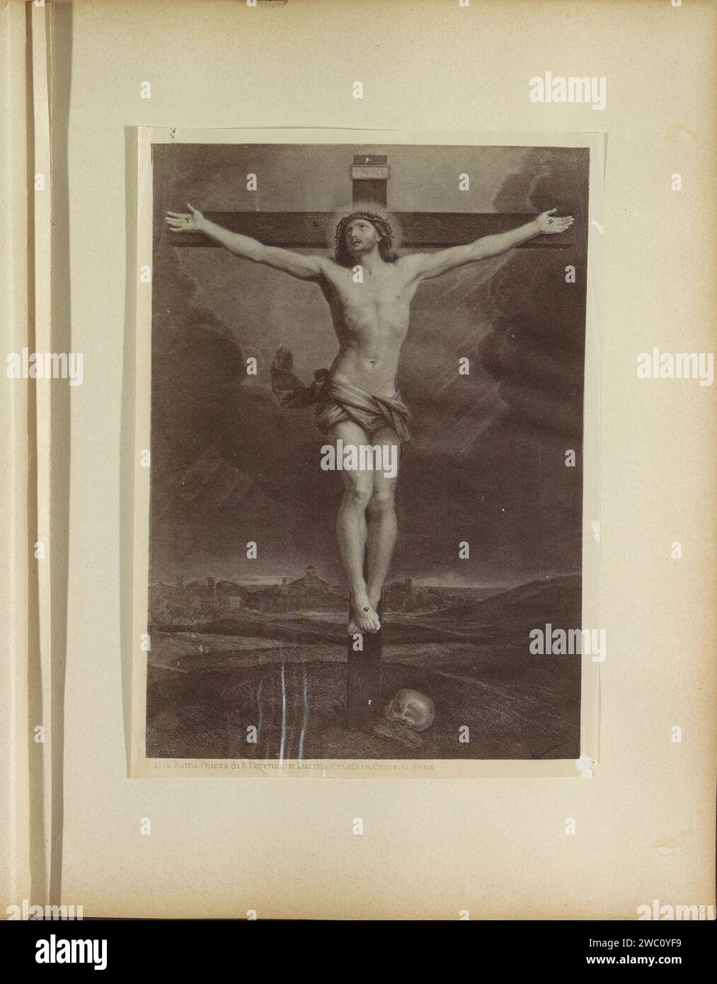 Production photographique (vraisemblablement) d'une estampe représentant le Christ sur la croix, c. 1860 - c. 1900 photographie partie de l'album photo avec des enregistrements de sites dans les villes italiennes et des œuvres d'art. Support photographique tirage d'albumine la crucifixion du Christ : la mort du Christ sur la croix ; Golgotha (Matthieu 27:45-58, Marc 15:33-45, Luc 23:44-52, Jean 19:25-38) Banque D'Images