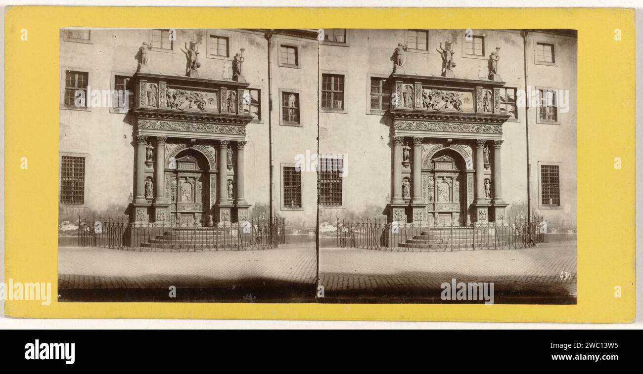 Portail de la Sophienkirche à Dresde, Athanase Clouzard (possible), 1860 - 1879 Stereograph Dresden Cardboard. Papier albumen imprimer parties de l'extérieur de l'église et annexes : Portail Sophienkirche Banque D'Images