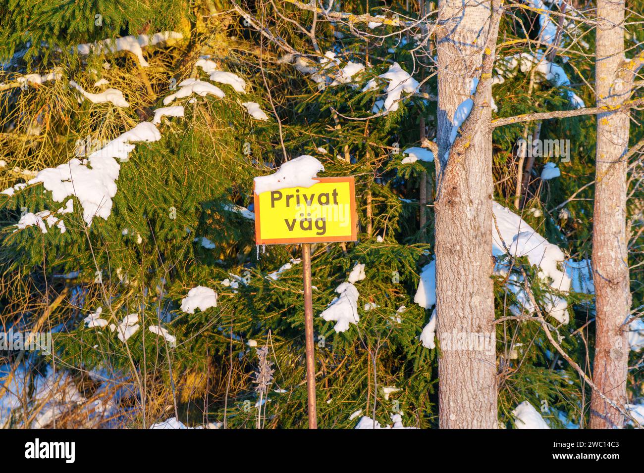 Un panneau en suédois indique Privat vag, ou route privée. Banque D'Images