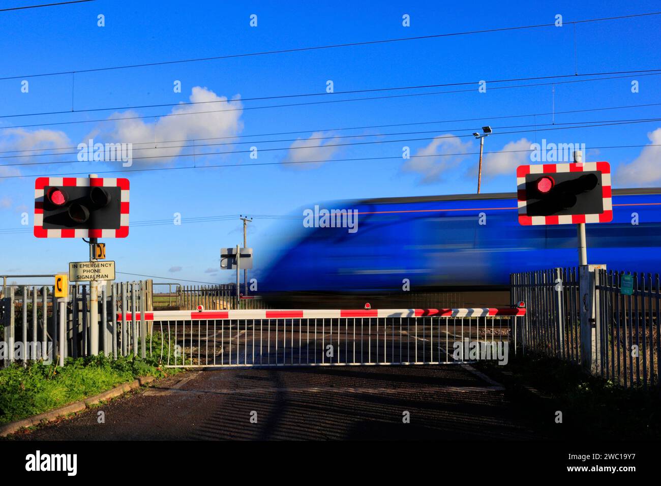 LUMO trains classe 803, Holme passage sans pilote, East Coast main Line Railway, Cambridgeshire, Angleterre, Royaume-Uni Banque D'Images