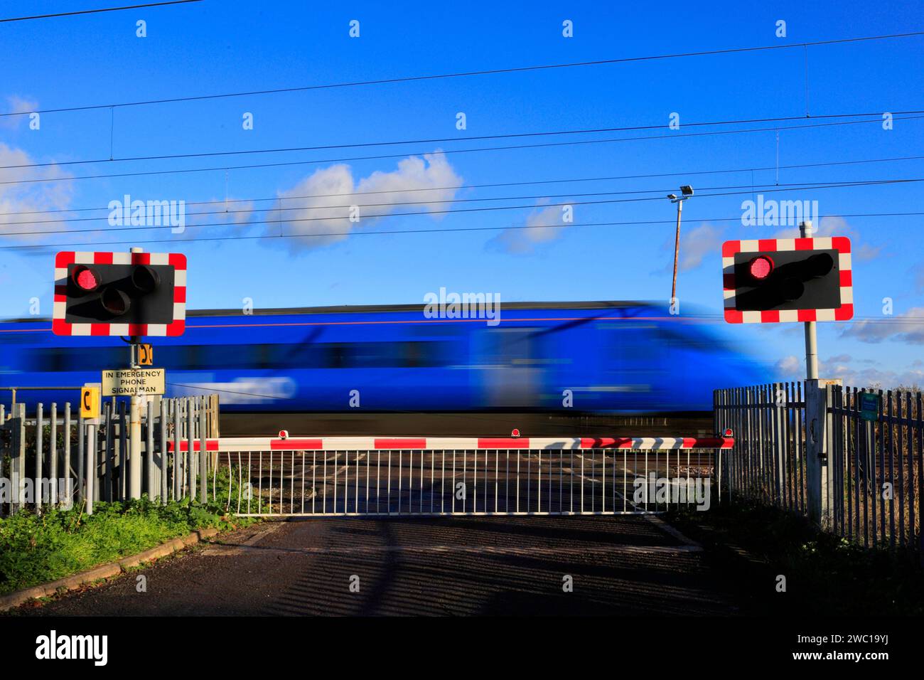 LUMO trains classe 803, Holme passage sans pilote, East Coast main Line Railway, Cambridgeshire, Angleterre, Royaume-Uni Banque D'Images