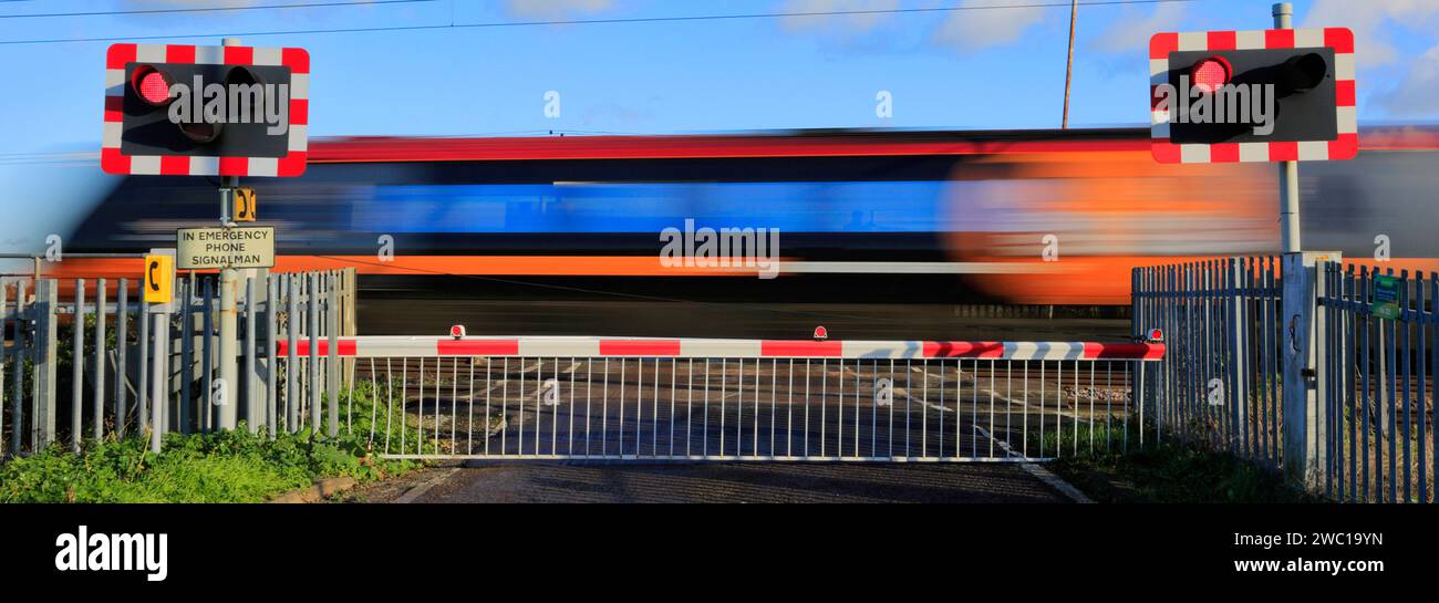 Trains Grand Central passant par Holme sans pilote, East Coast main Line Railway, Cambridgeshire, Angleterre, Royaume-Uni Banque D'Images