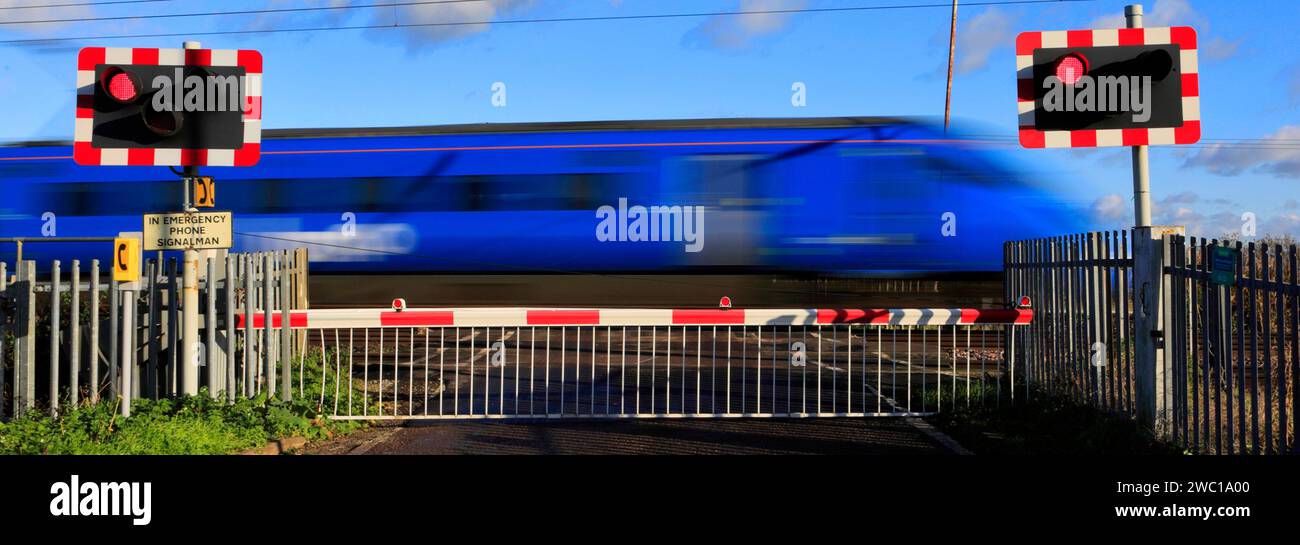 LUMO trains classe 803, Holme passage sans pilote, East Coast main Line Railway, Cambridgeshire, Angleterre, Royaume-Uni Banque D'Images