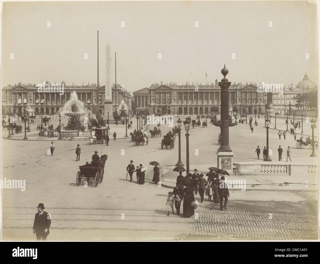 Vue de la place de la Concorde à Paris, x phot., 1887 - 1900 photographie Paris papier albumen print carré, place, cirque, etc Place de la Concorde Banque D'Images