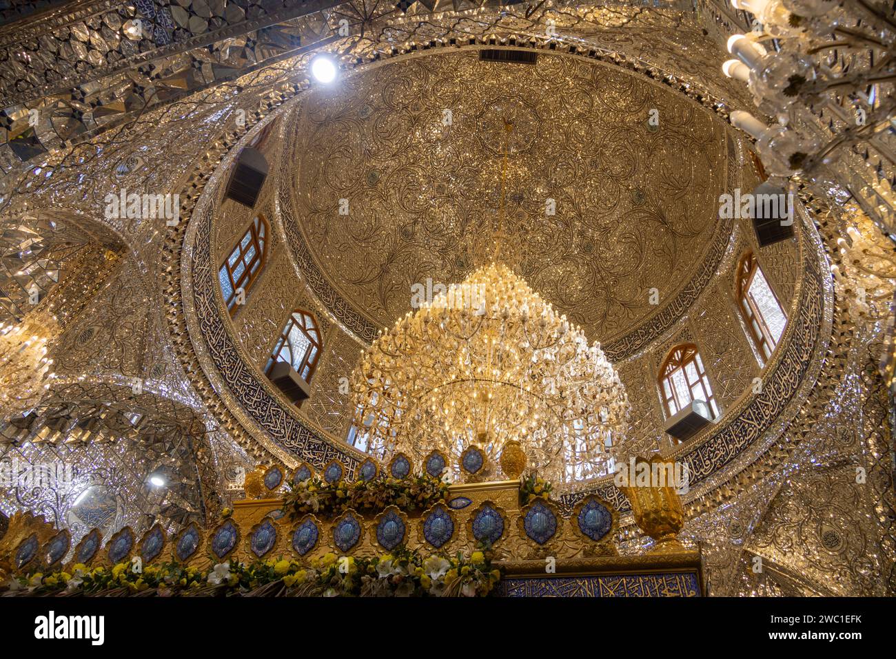 Travail de miroir sur le dôme au-dessus de la tombe de Mukhtar al-Saqafi, Grande Mosquée de Koufa, Irak Banque D'Images