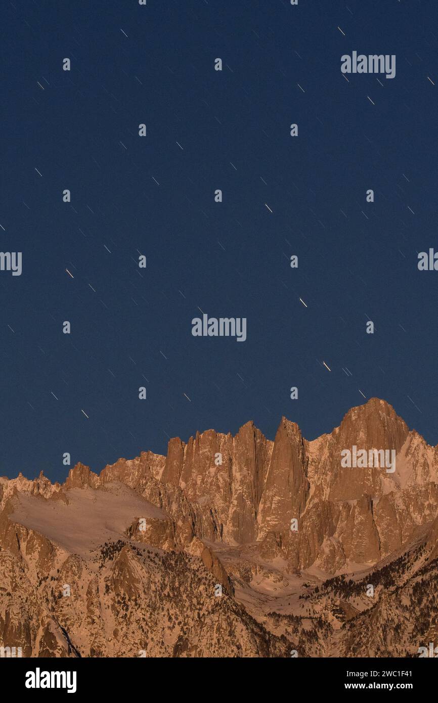 Sentiers étoilés sur le mont Whitney, des Alabama Hills, Californie Banque D'Images