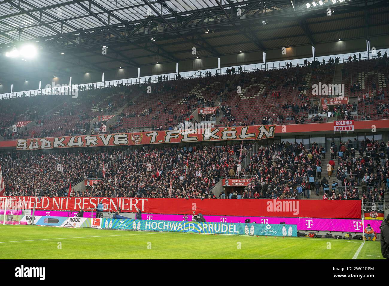 Koeln, Deutschland. 13 janvier 2024. Blick auf die noch nicht gefuellte Suedkurve. Fussball : 1. Bundesliga, saison 2023/2024, 17. Spieltag, 1. FC Koeln - 1. FC Heidenheim 1846 am 13.01.2024 im RheinEnergieStadion in Koeln Wichtiger Hinweis : Gemaess den Vorgaben der DFL Deutsche Fussball Liga bzw. Des DFB Deutscher Fussball-Bund ist es untersagt, in dem Stadion und/oder vom Spiel angefertigte Fotoaufnahmen in Form von Sequenzbildern und/oder videoaehnlichen Fotostrecken zu verwerten bzw. verwerten zu lassen. Photo : Kirchner-Media/TH/dpa/Alamy Live News Banque D'Images