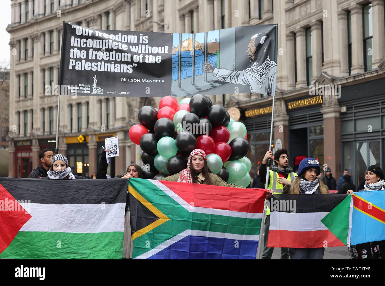 Londres, Royaume-Uni, 13th Jaunuary 2024. Les 1000 se sont réunis pour la 7e marche nationale pour la Palestine, dans le cadre d’une action mondiale pour un cessez-le-feu total à Gaza. Des marches de protestation ont eu lieu dans 60 villes, 36 pays et sur 6 continents, contre le bombardement israélien de la bande de Gaza qui a coûté la vie à plus de 23 000 personnes. Crédit : Monica Wells/Alamy Live News Banque D'Images