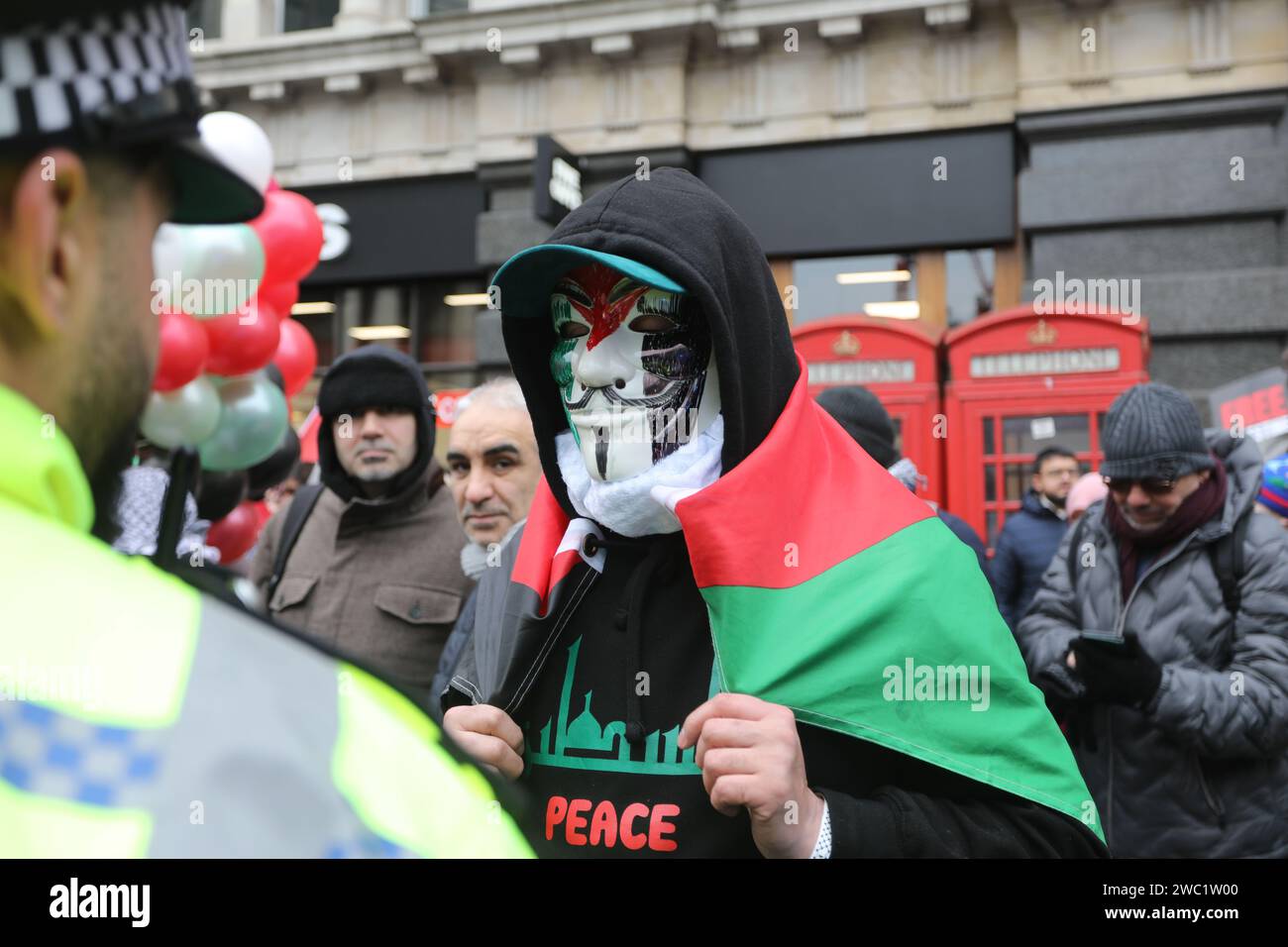 Londres, Royaume-Uni, 13th Jaunuary 2024. Les 1000 se sont réunis pour la 7e marche nationale pour la Palestine, dans le cadre d’une action mondiale pour un cessez-le-feu total à Gaza. Des marches de protestation ont eu lieu dans 60 villes, 36 pays et sur 6 continents, contre le bombardement israélien de la bande de Gaza qui a coûté la vie à plus de 23 000 personnes. Crédit : Monica Wells/Alamy Live News Banque D'Images