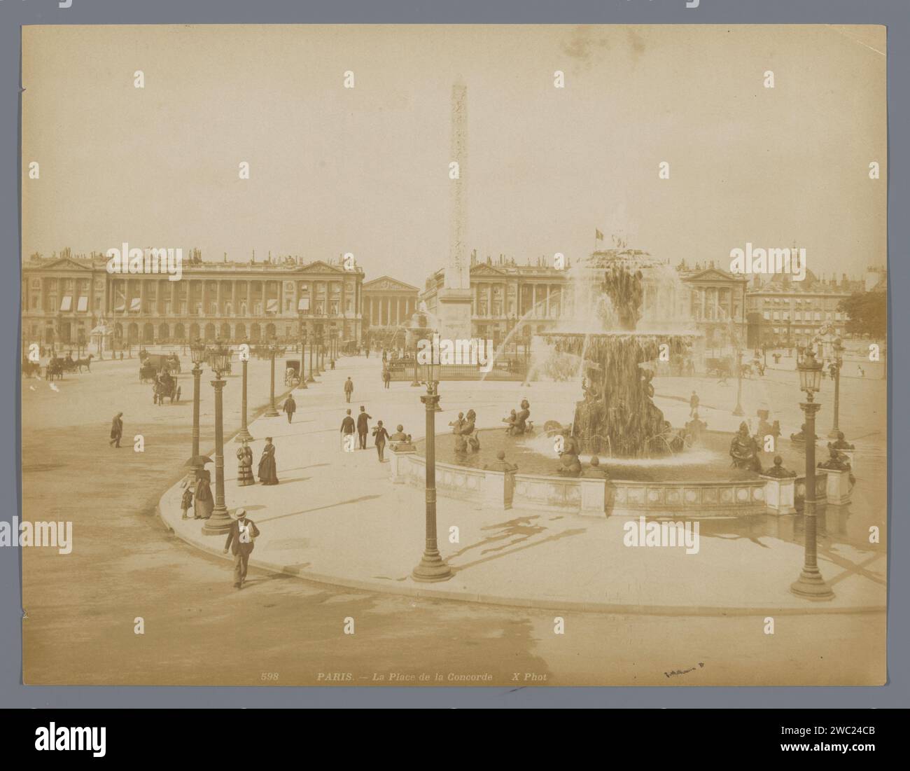 Vue de la place de la Concorde à Paris, x phot., 1887 - 1900 photographie Paris papier albumen print carré, place, cirque, etc Place de la Concorde Banque D'Images
