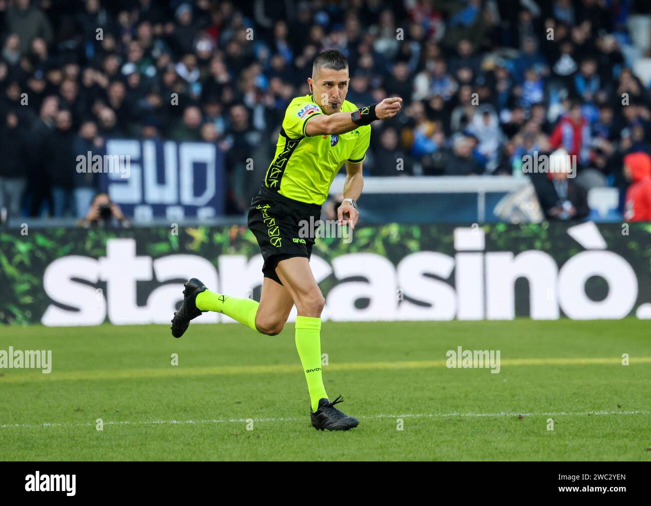 Naples, Campanie, Italie. 13 janvier 2024. 01/13/2024 Naples, Diego Armando Maradona Stadium, match de football valable pour le championnat de Serie A 2023/24 entre SSC Napoli vs FC Salernitana.dans l'image : arbitro Livio Marinelli (image de crédit : © Fabio Sasso/ZUMA Press Wire) USAGE ÉDITORIAL SEULEMENT! Non destiné à UN USAGE commercial ! Banque D'Images