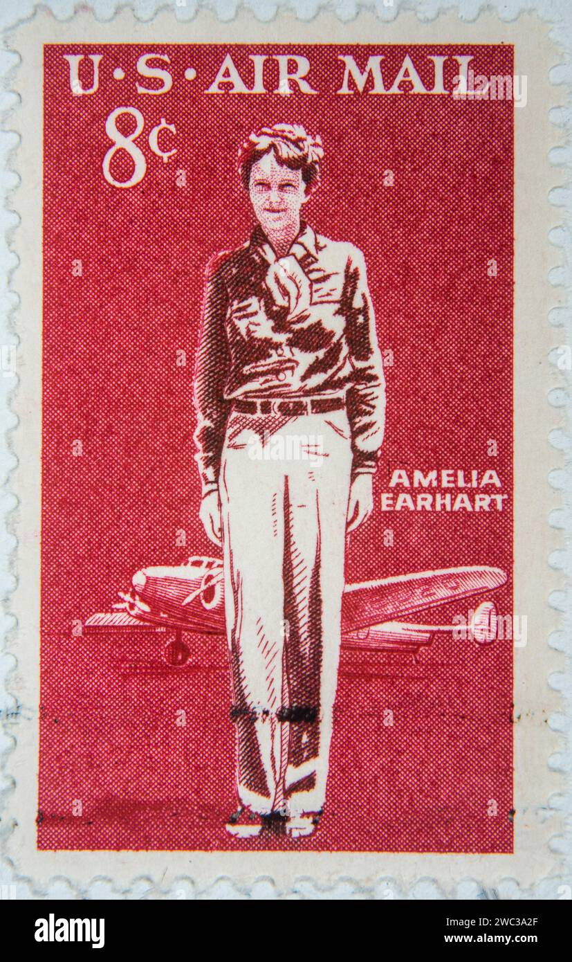Amelia Mary Earhart, 1897 ans, 1937 était une pilote américaine. Elle est devenue célèbre grâce à une série de longs vols audacieux. Portrait du timbre américain Banque D'Images
