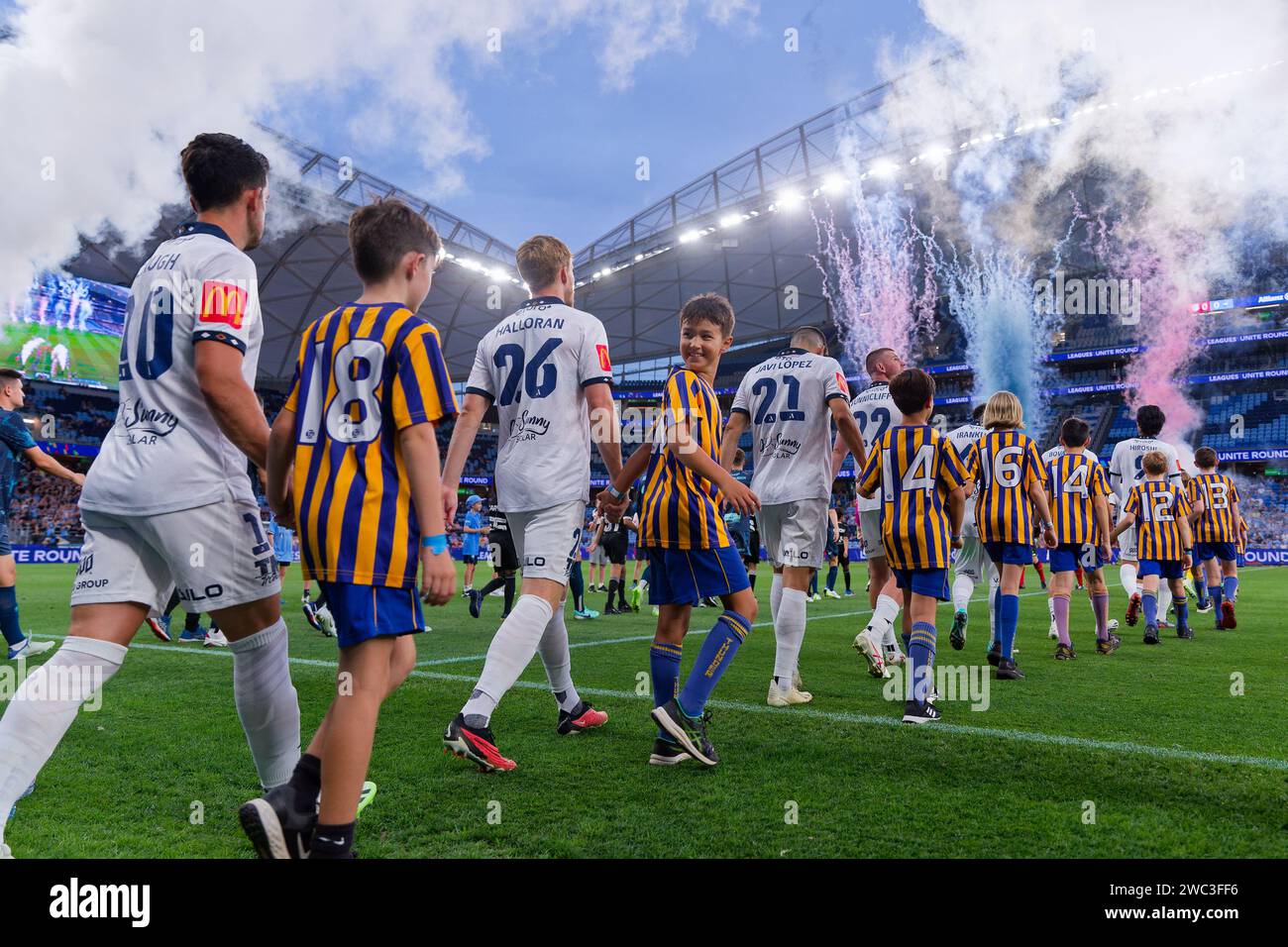 Sydney, Australie. 13 janvier 2024. Les joueurs d'Adelaide United marchent sur le terrain avant le match A-League Men Rd27 entre Adelaide United et Sydney FC à l'Allianz Stadium le 13 janvier 2024 à Sydney, Australie Credit : IOIO IMAGES/Alamy Live News Banque D'Images