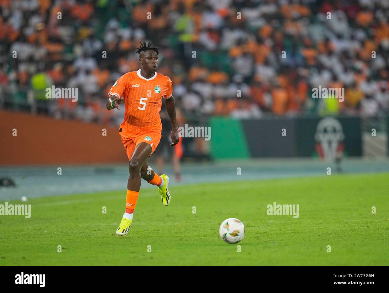 13 2024 janvier : Wilfried Stephane Singo (Côte d'Ivoire) contrôle le ballon lors d'un match de la coupe d'Afrique des Nations Groupe A, Côte d'Ivoire vs Guinée Bissau, au Stade Olympique Alassane Ouattara, Abidjan, Côte d'Ivoire. Kim Price/CSM (image de crédit : © Kim Price/Cal Sport Media) Banque D'Images