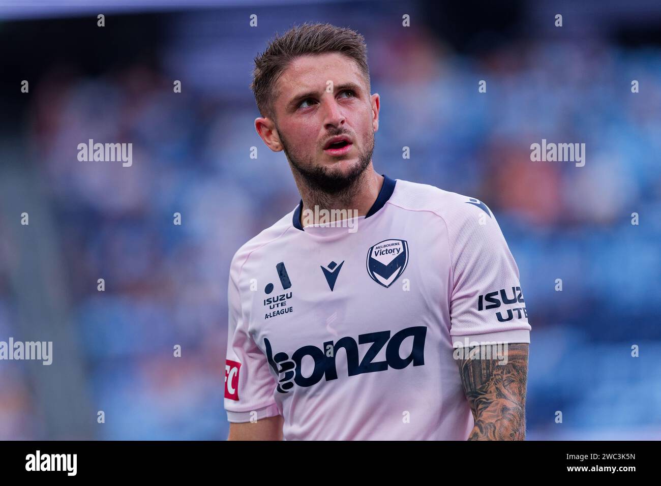 Sydney, Australie. 13 janvier 2024. Jake Brimmer de Victory se penche sur le match de Rd27 hommes de la A-League entre les Central Coast Mariners et Melbourne Victory au stade Allianz le 13 janvier 2024 à Sydney, en Australie Credit : IOIO IMAGES/Alamy Live News Banque D'Images