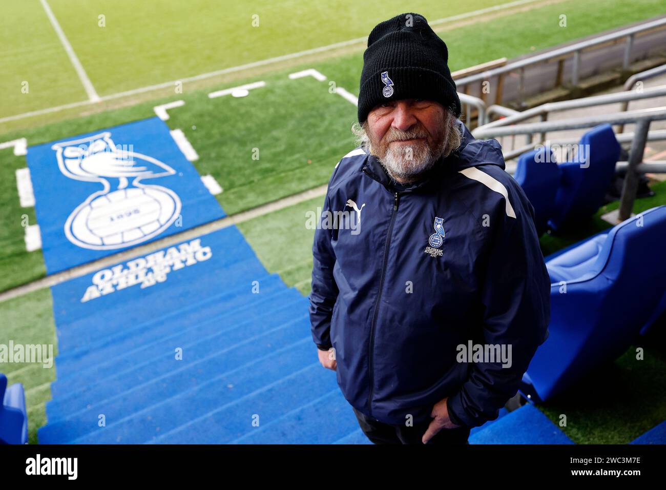 Équipe Oldham lors du Isuzu FA Trophy match entre Oldham Athletic et Hendon à Boundary Park, Oldham le samedi 13 janvier 2024. (Photo : Thomas Edwards | MI News) crédit : MI News & Sport / Alamy Live News Banque D'Images