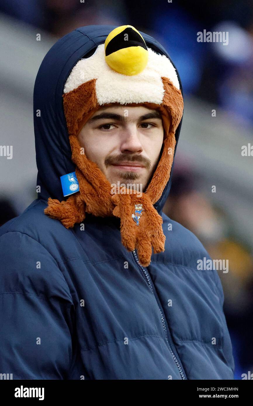 Fans d'Oldham lors du Isuzu FA Trophy match entre Oldham Athletic et Hendon à Boundary Park, Oldham le samedi 13 janvier 2024. (Photo : Thomas Edwards | MI News) crédit : MI News & Sport / Alamy Live News Banque D'Images