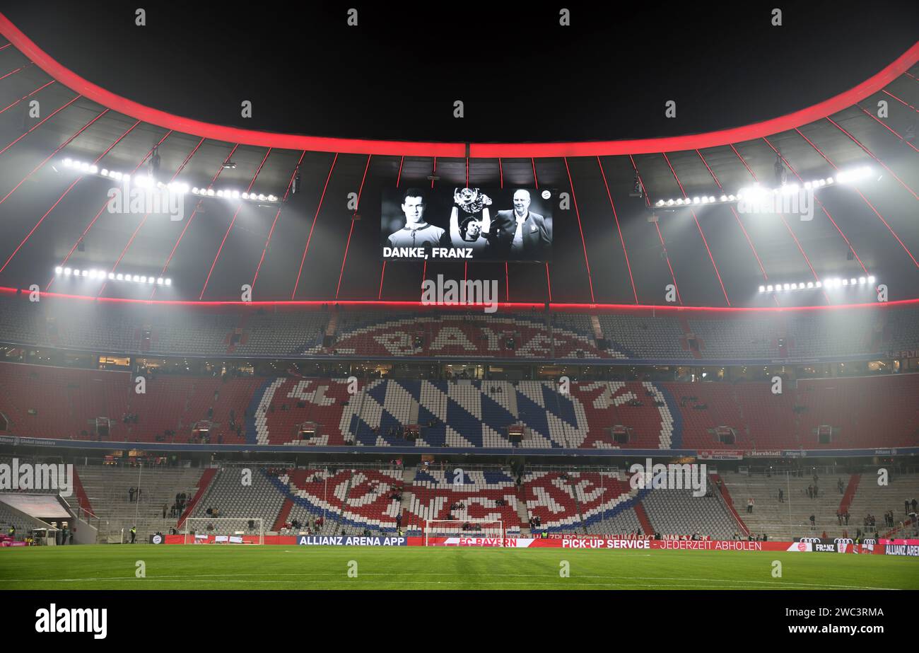 Danke Franz in Gedenken an der verstorbenen Franz Beckenbauer FC Bayern MŸnchen - TSG Hoffenheim in der MŸnchner Allianz Arena 12.1.2024 Fussball 1 . Bundesliga saison 2023 / 2024 © diebilderwelt / Alamy stock Banque D'Images
