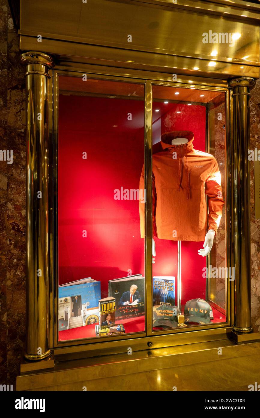 L'intérieur de la tour Trump comprend des restaurants et des boutiques, New York City, États-Unis, 2024 Banque D'Images