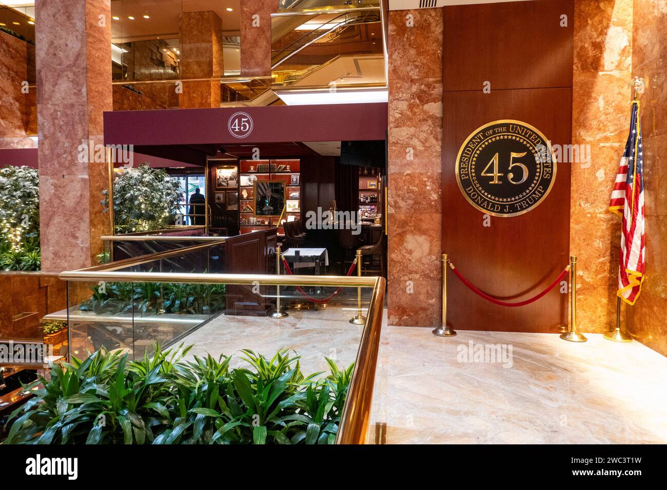 L'intérieur de la tour Trump comprend des restaurants et des boutiques, New York City, États-Unis, 2024 Banque D'Images