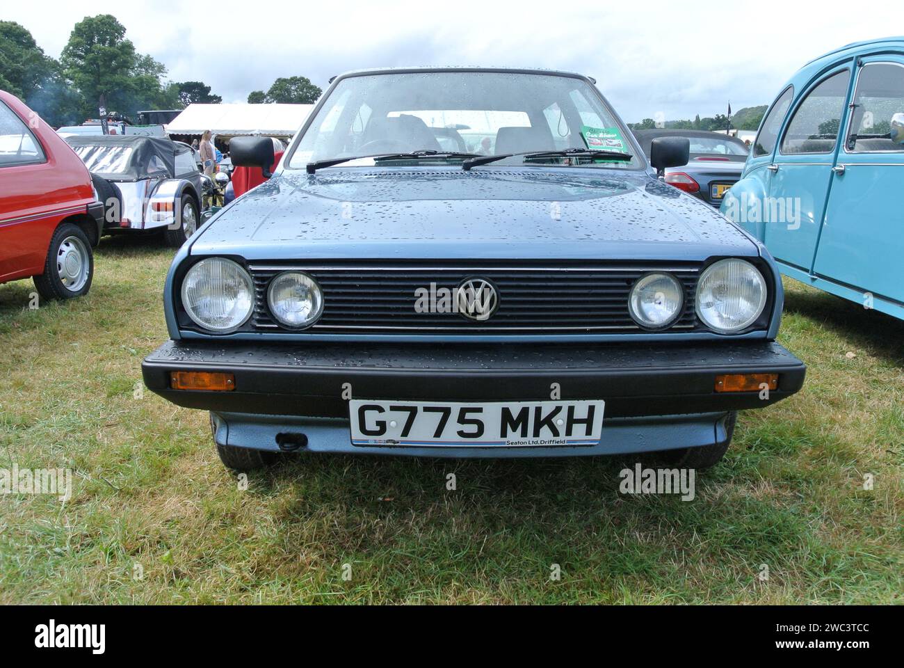 Une Volkswagen Polo de 1989 stationnée au 48th Historic Vehicle Gathering, Powderham, Devon, Angleterre, Royaume-Uni. Banque D'Images
