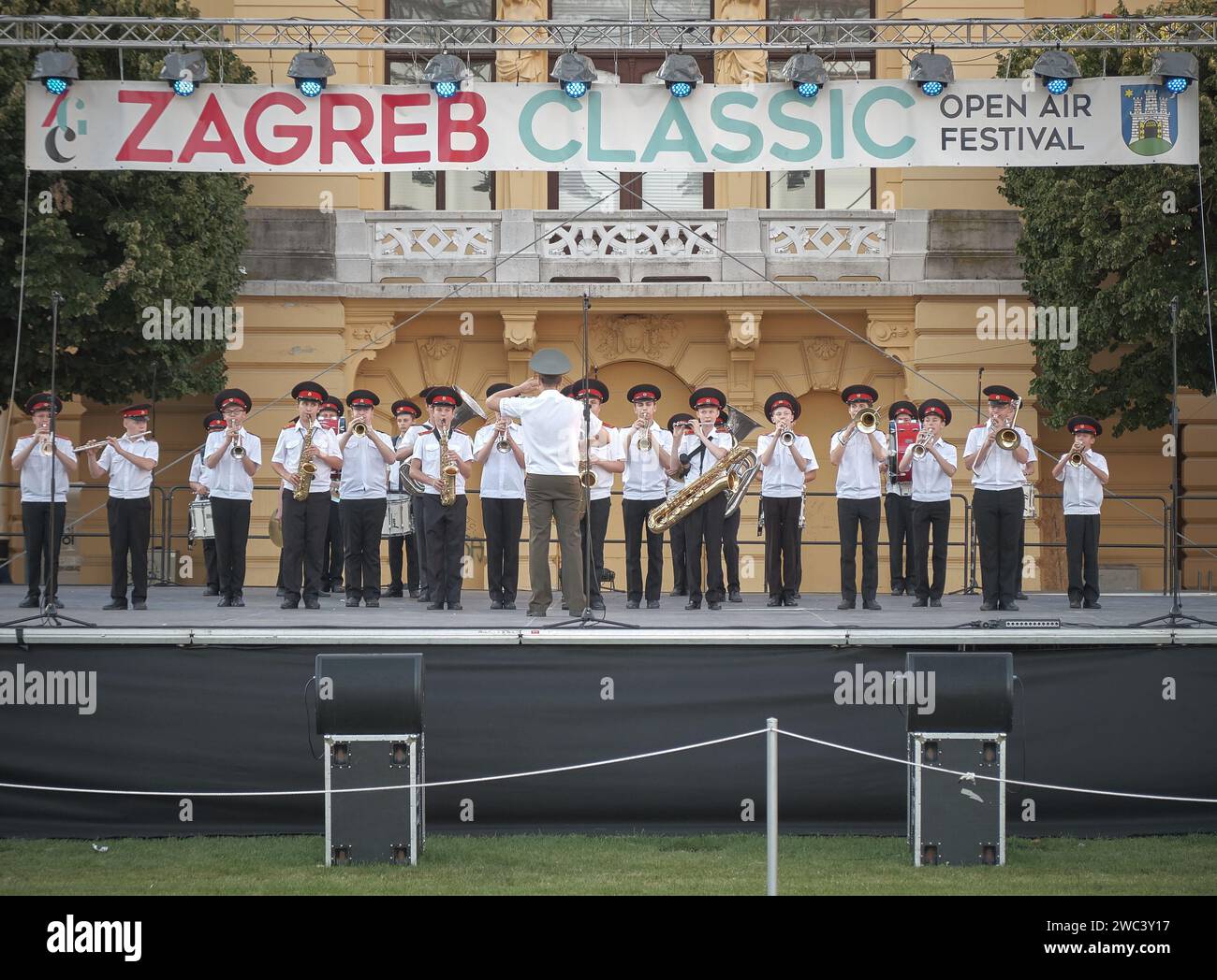 Zagreb, Croatie, 29 juin 2019. Vue sépia de la section de cuivres des Cadets de Moscou se produisant sur la scène Zagreb Classic Banque D'Images