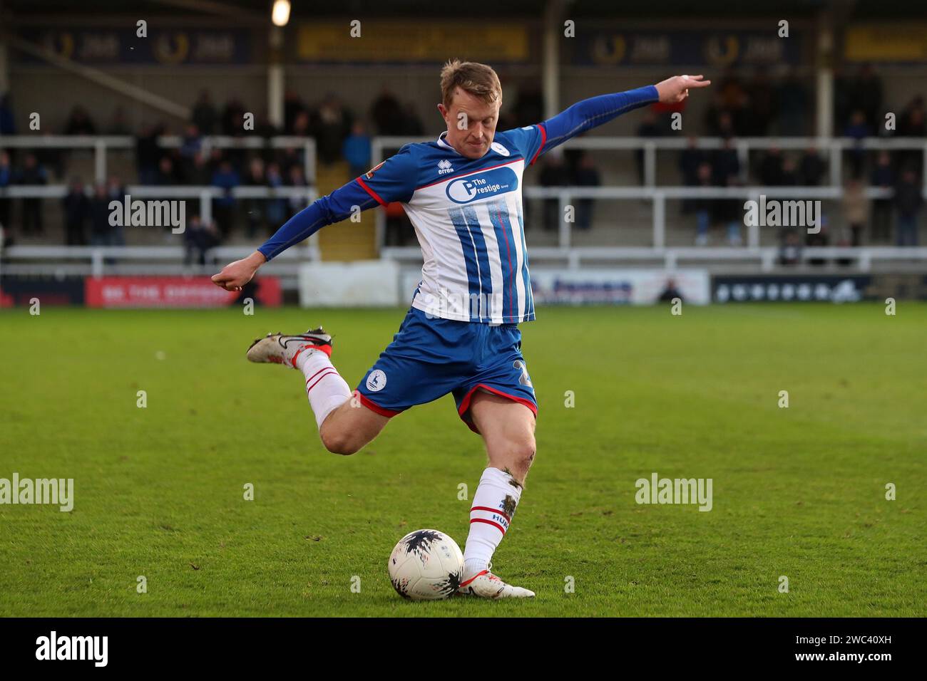 Luke Hendrie de Hartlepool United lors du match du quatrième tour du Trophée Isuzu FA entre Hartlepool United et Hampton & Richmond Borough à Victoria Park, Hartlepool le samedi 13 janvier 2024. (Photo : Mark Fletcher | MI News) crédit : MI News & Sport / Alamy Live News Banque D'Images