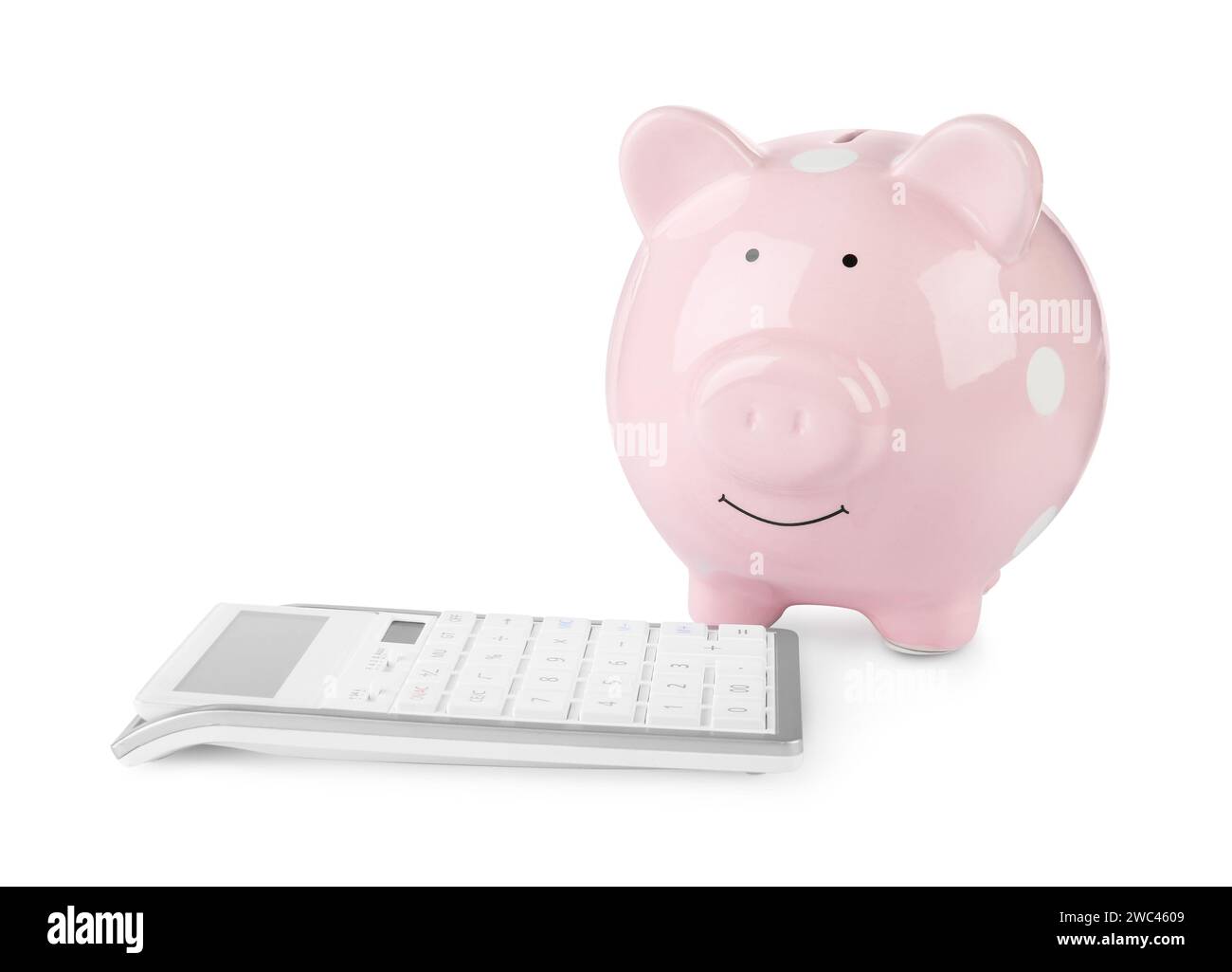 Calculatrice et tirelire rose isolé sur blanc Banque D'Images