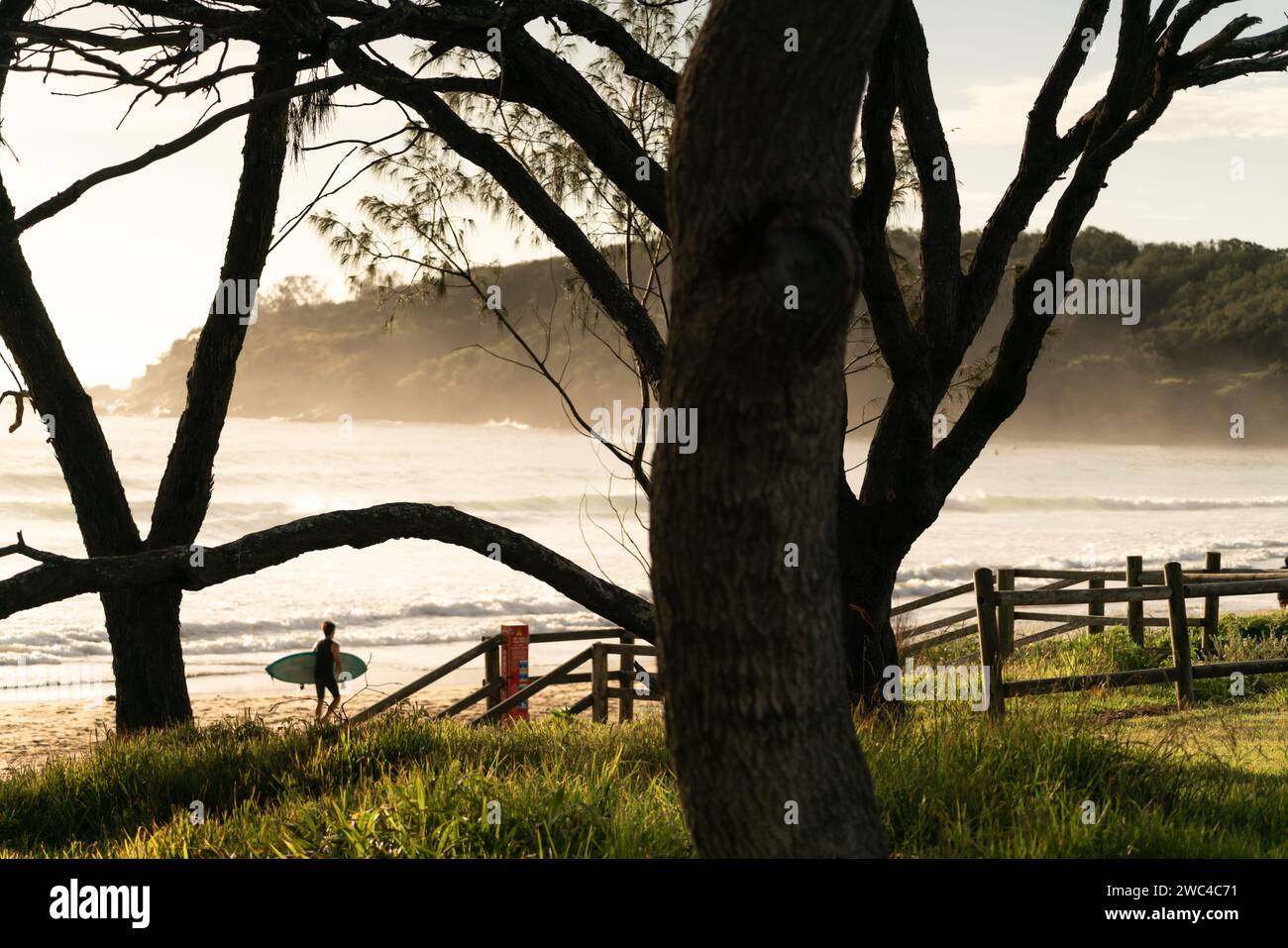 Les matins de surf à Arrawarra Headland, Nouvelle-Galles du Sud, Australie Banque D'Images