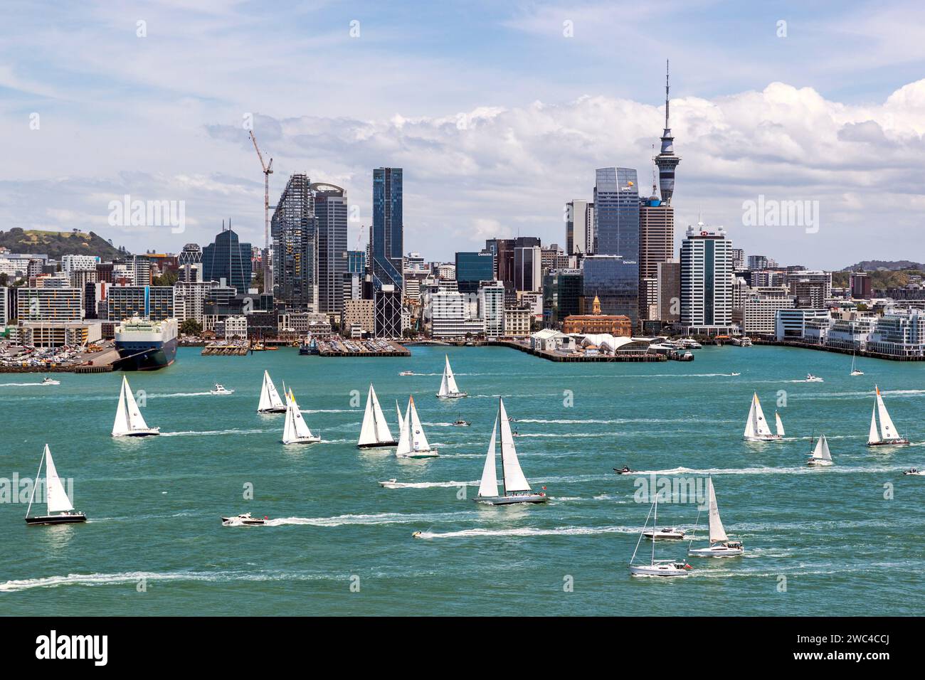 Auckland, Nouvelle-Zélande, 14 janvier 2024. Les yachts commencent la partie 3 de l'Ocean Globe Race 2023 au départ d'Auckland, en Nouvelle-Zélande, pour un voyage de 4980 miles à Punta del Este, en Uruguay. Crédit : David Rowland/Alamy Live News Banque D'Images