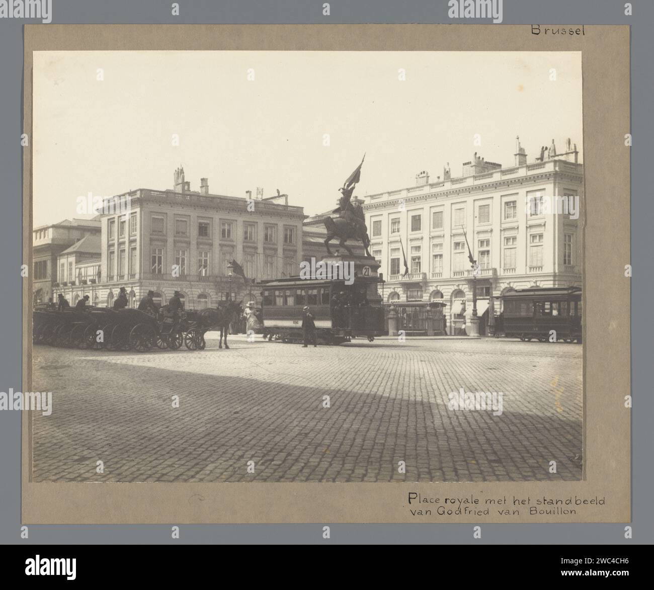 Bruxelles. Place Royale avec la statue de Godfried van Bouillon, Anonyme, 1880 - 1930 photographie support photographique gélatine argentique impression Koningsplein Banque D'Images