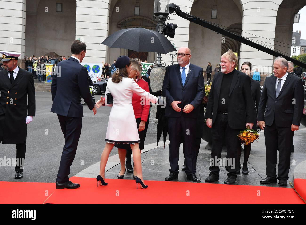 Copenhague/Danemark 02 octobre 2018.. Famille raoyale danoise H.M. la Reine Margrethe II arrive seule la première fois après que son mari prince henriks mort prince héritier Frederik et prix de la Couronne Marie et le prince joachim et princesse marie et princesse Benedikt et la famille royale a été accueilli par les membres élus du Parlement danois et président du Parlement MS.Pia Kjarsgaard au danemark parliamenet cérémonie ouverte chaque année chaque année comme cette année aussi à christiansborg à Copenhague Danemark. Photo. .Francis Joseph Dean / Deanpictures. Banque D'Images