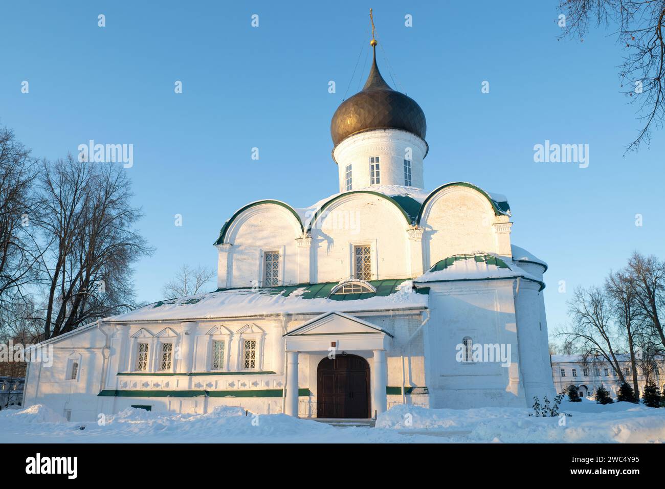 Cathédrale de la Trinité antique (1513) à Aleksandrovskaya Sloboda un soir de janvier. Alexandrov. Région de Vladimir, Russie Banque D'Images