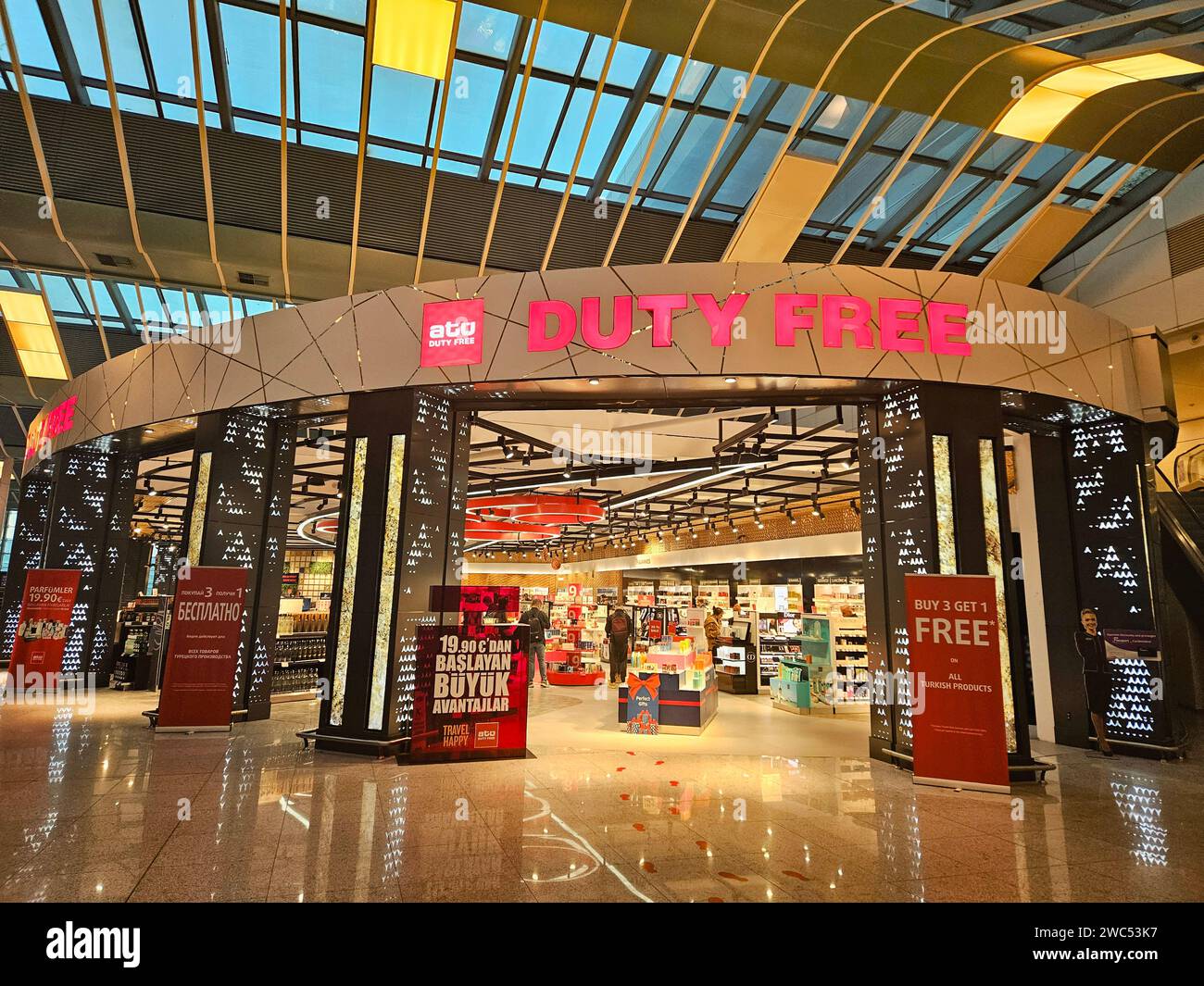 Ankara-Turquie : 15 octobre 2023 : détail de la boutique hors taxes à l'aéroport Esenboga à Ankara. Banque D'Images