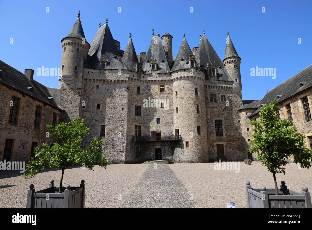 Château de Jumilhac (13e-18e siècle), château fort rénové à la Renaissance, en Périgord Vert. Histoire, voyage dans le passé, architectur Banque D'Images Château de Jumilhac (13e-18e siècle), château fort rénové à la Renaissance, en Périgord Vert. Histoire, voyage dans le passé, architectur Banque D'Images
