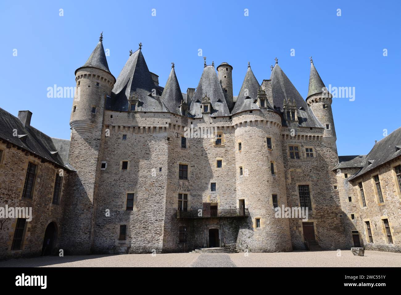 Château de Jumilhac (13e-18e siècle), château fort rénové à la Renaissance, en Périgord Vert. Histoire, voyage dans le passé, architectur Banque D'Images Château de Jumilhac (13e-18e siècle), château fort rénové à la Renaissance, en Périgord Vert. Histoire, voyage dans le passé, architectur Banque D'Images