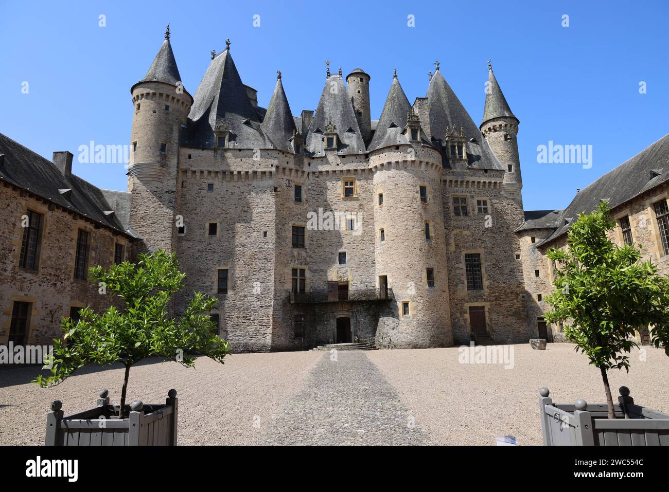 Château de Jumilhac (13e-18e siècle), château fort rénové à la Renaissance, en Périgord Vert. Histoire, voyage dans le passé, architectur Banque D'Images Château de Jumilhac (13e-18e siècle), château fort rénové à la Renaissance, en Périgord Vert. Histoire, voyage dans le passé, architectur Banque D'Images