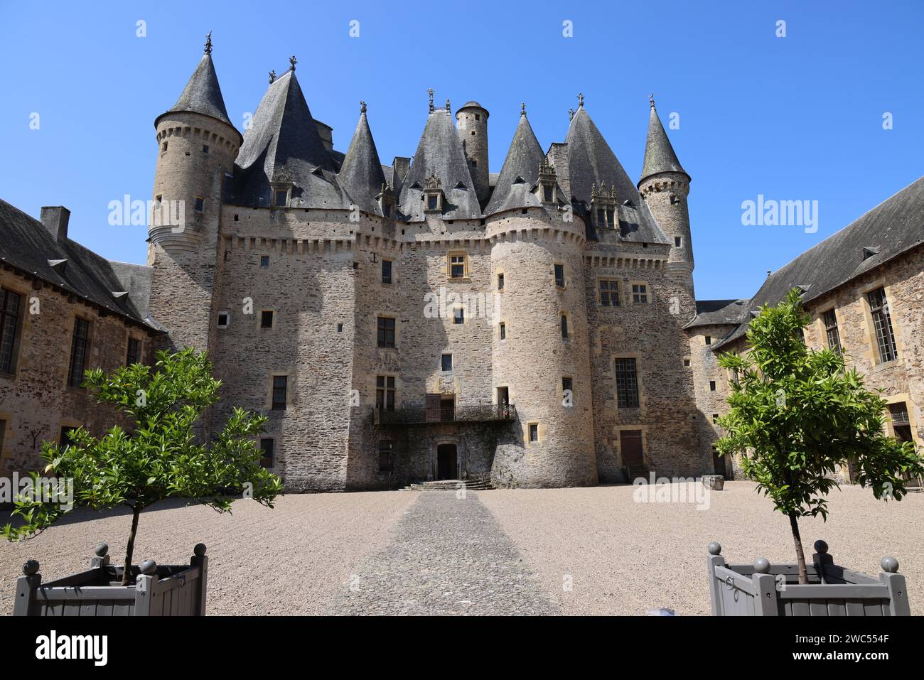 Château de Jumilhac (13e-18e siècle), château fort rénové à la Renaissance, en Périgord Vert. Histoire, voyage dans le passé, architectur Banque D'Images Château de Jumilhac (13e-18e siècle), château fort rénové à la Renaissance, en Périgord Vert. Histoire, voyage dans le passé, architectur Banque D'Images