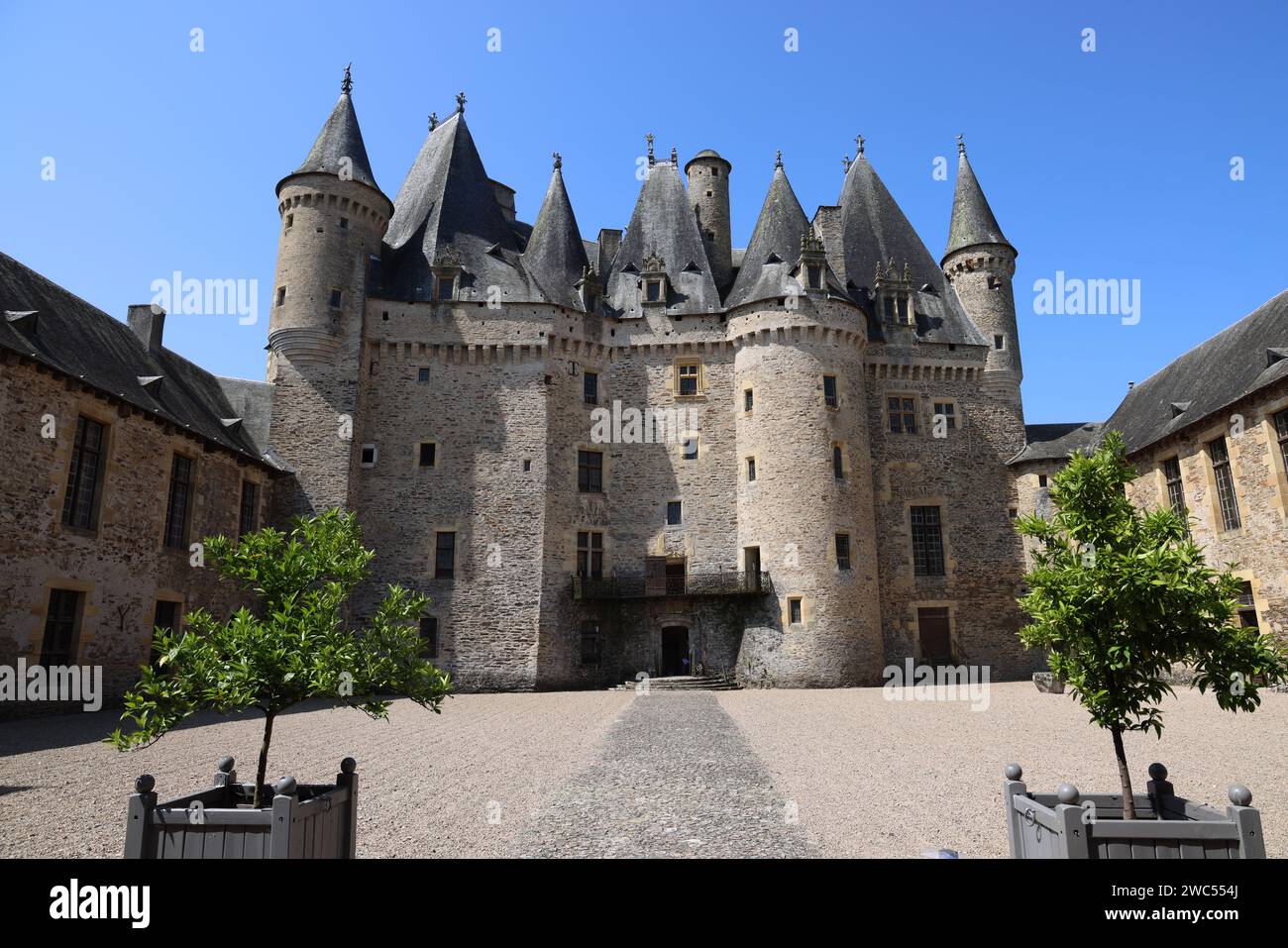 Château de Jumilhac (13e-18e siècle), château fort rénové à la Renaissance, en Périgord Vert. Histoire, voyage dans le passé, architectur Banque D'Images Château de Jumilhac (13e-18e siècle), château fort rénové à la Renaissance, en Périgord Vert. Histoire, voyage dans le passé, architectur Banque D'Images