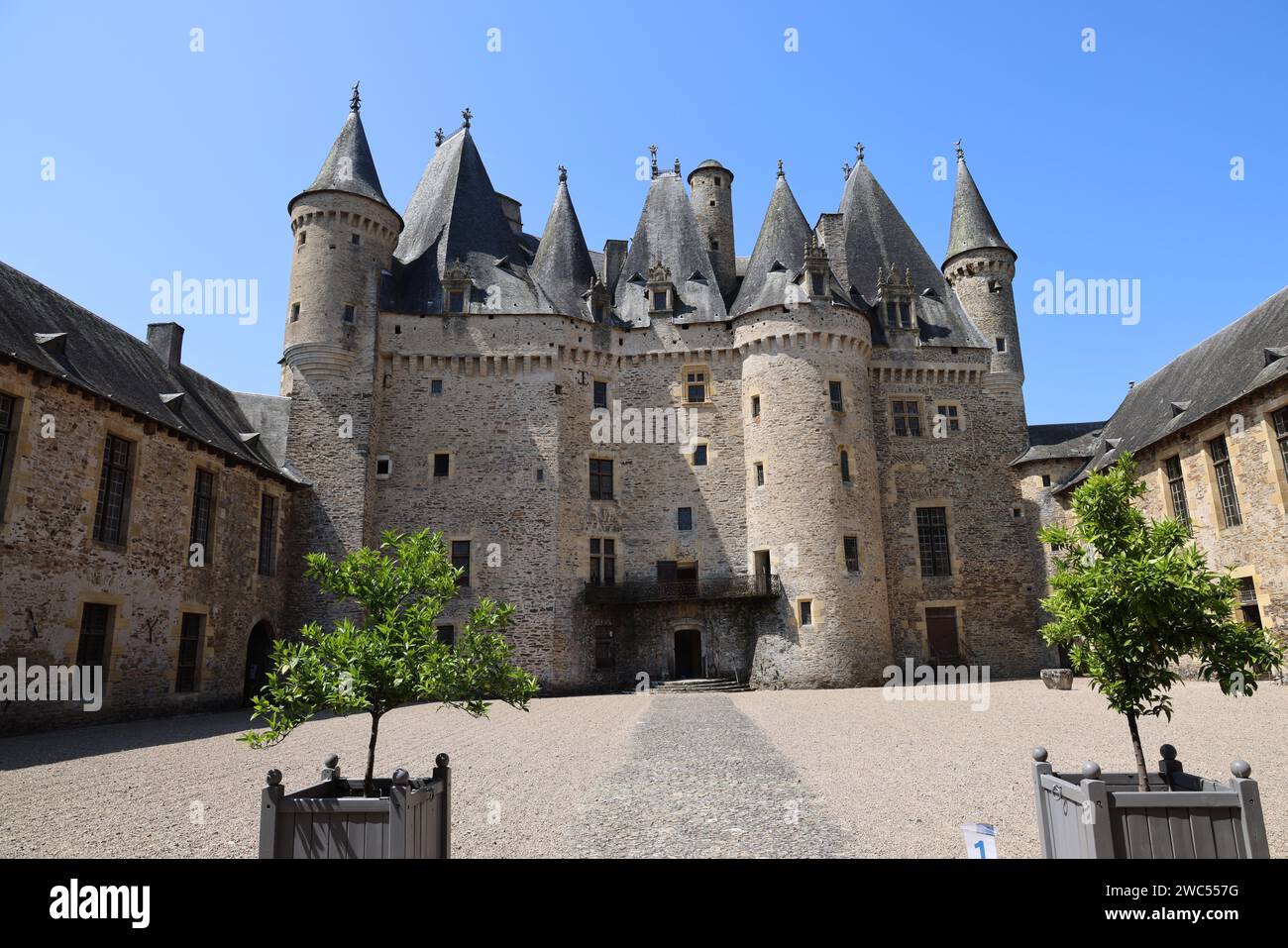 Château de Jumilhac (13e-18e siècle), château fort rénové à la Renaissance, en Périgord Vert. Histoire, voyage dans le passé, architectur Banque D'Images Château de Jumilhac (13e-18e siècle), château fort rénové à la Renaissance, en Périgord Vert. Histoire, voyage dans le passé, architectur Banque D'Images