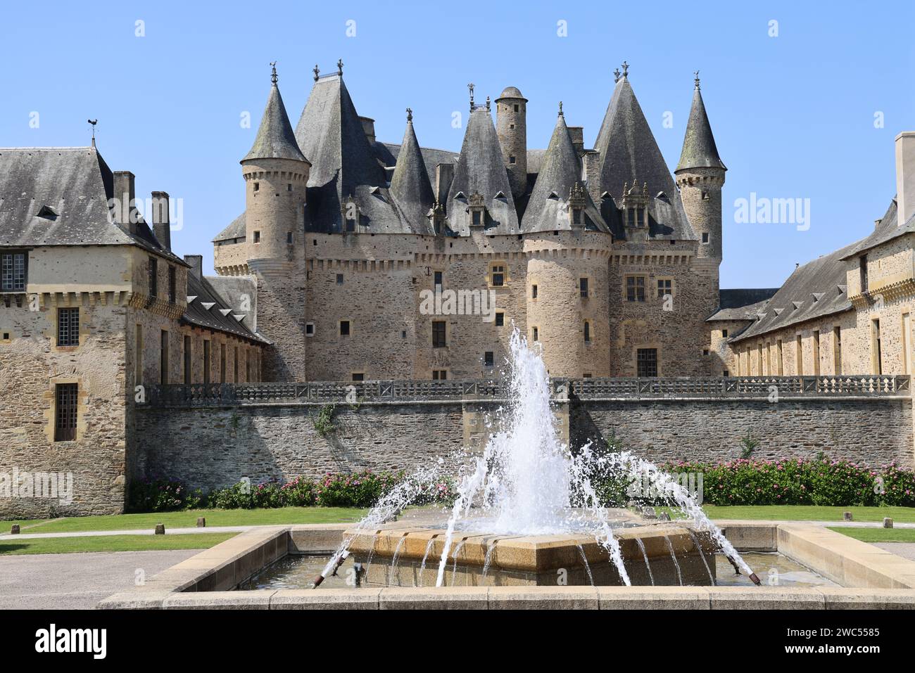 Château de Jumilhac (13e-18e siècle), château fort rénové à la Renaissance, en Périgord Vert. Histoire, voyage dans le passé, architectur Banque D'Images Château de Jumilhac (13e-18e siècle), château fort rénové à la Renaissance, en Périgord Vert. Histoire, voyage dans le passé, architectur Banque D'Images