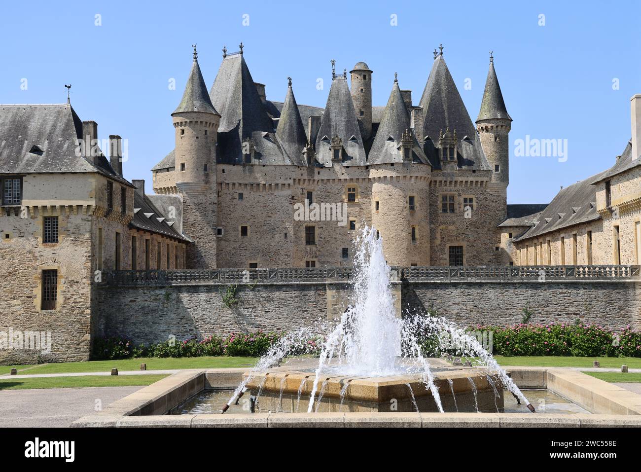 Château de Jumilhac (13e-18e siècle), château fort rénové à la Renaissance, en Périgord Vert. Histoire, voyage dans le passé, architectur Banque D'Images Château de Jumilhac (13e-18e siècle), château fort rénové à la Renaissance, en Périgord Vert. Histoire, voyage dans le passé, architectur Banque D'Images