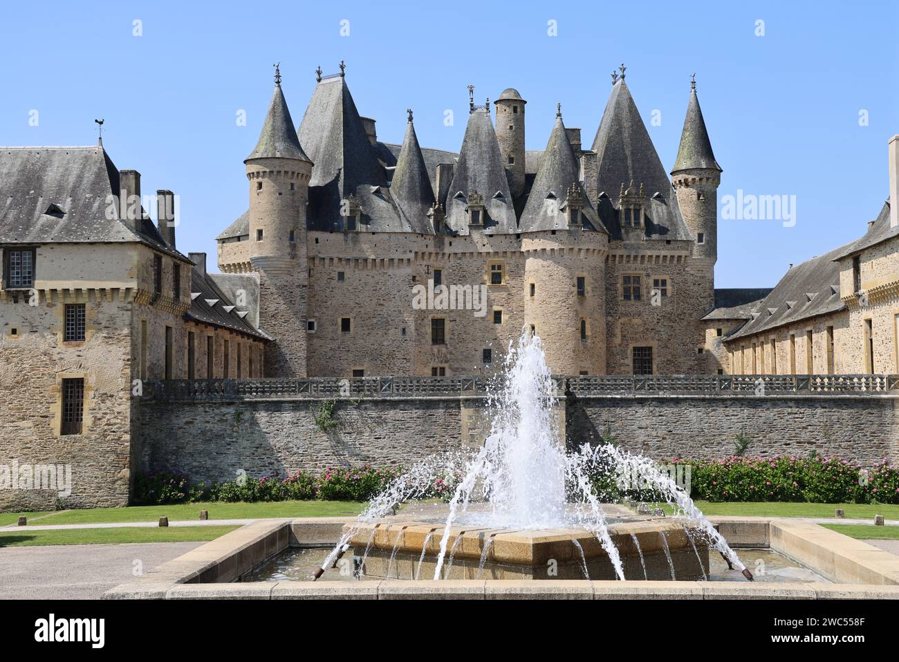 Château de Jumilhac (13e-18e siècle), château fort rénové à la Renaissance, en Périgord Vert. Histoire, voyage dans le passé, architectur Banque D'Images Château de Jumilhac (13e-18e siècle), château fort rénové à la Renaissance, en Périgord Vert. Histoire, voyage dans le passé, architectur Banque D'Images