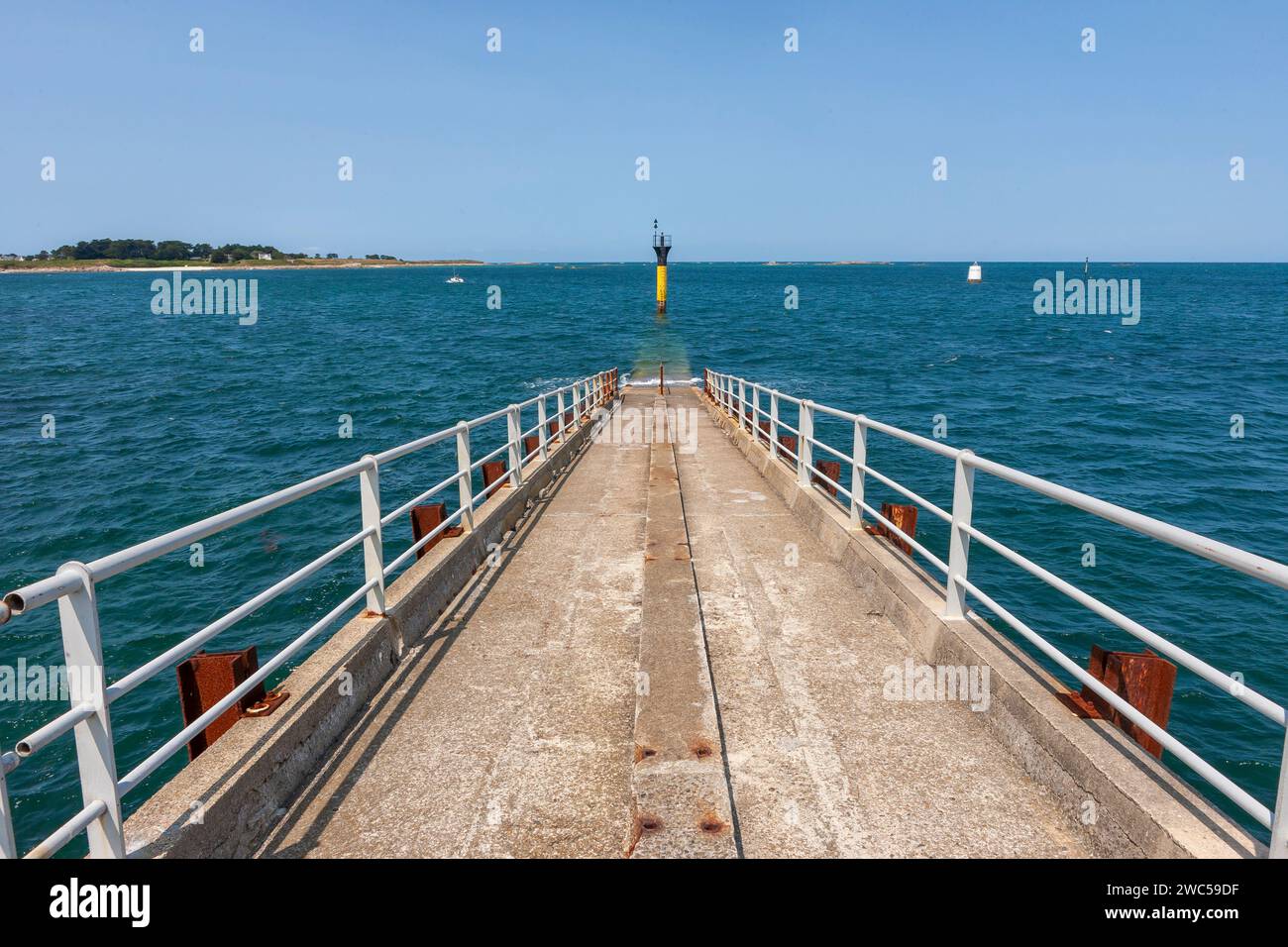 L'extrémité de l'embarcadère : l'estacade de Roscoff : l'embarcadère utilisé par le ferry du Île de Batz depuis Roscoff, Finistère, Bretagne, France Banque D'Images