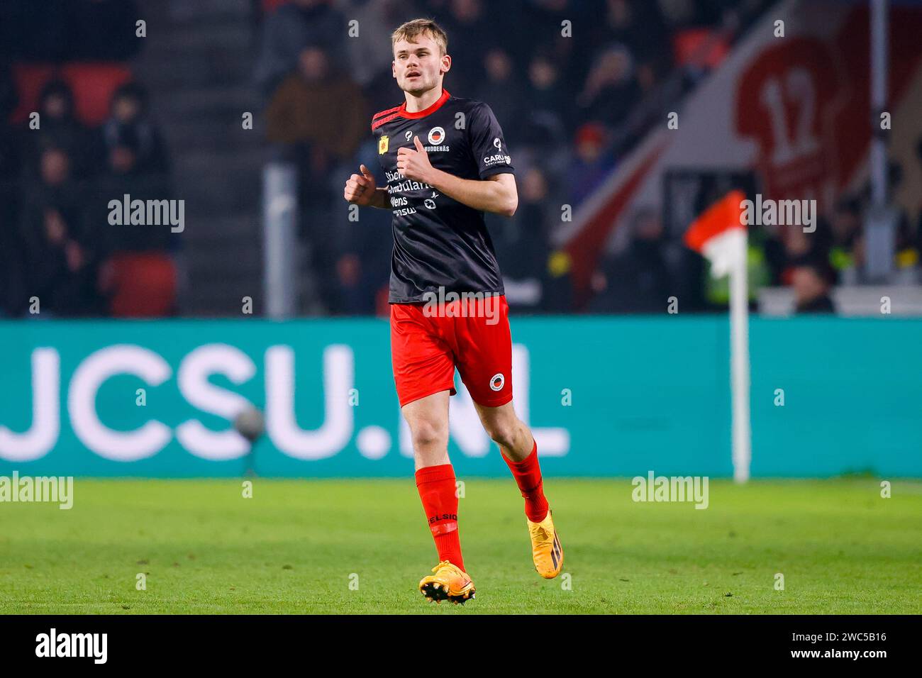 EINDHOVEN, PAYS-BAS - JANVIER 13 : Oscar Uddenas (Excelsior Rotterdam) regarde pendant le match d'Eredivisie entre le PSV Eindhoven et le SBV Excelsior au Ph Banque D'Images