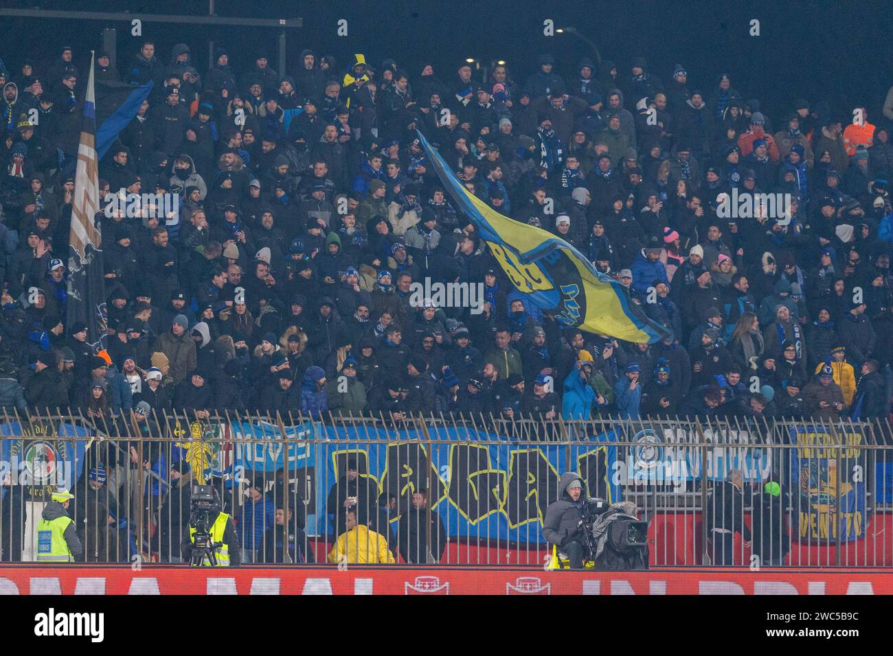 Monza, Italie - janvier 13 2024 - AC Monza vs FC Internazionale serie A - flags fc internazionale supporters crédit : Kines Milano/Alamy Live News Banque D'Images