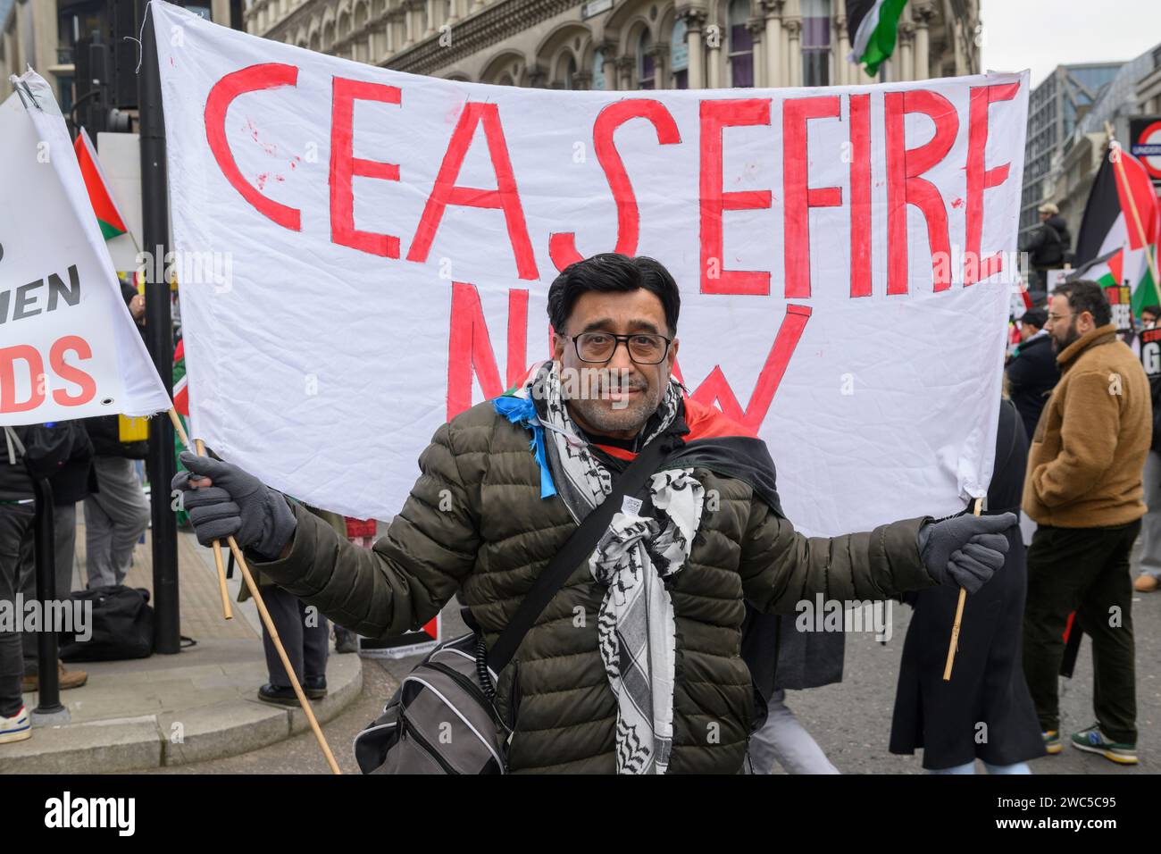 Manifestants au début d'une marche pro-palestinienne appelant à un cessez-le-feu de l'offensive militaire en cours à Gaza par les forces de défense israéliennes. Le m Banque D'Images