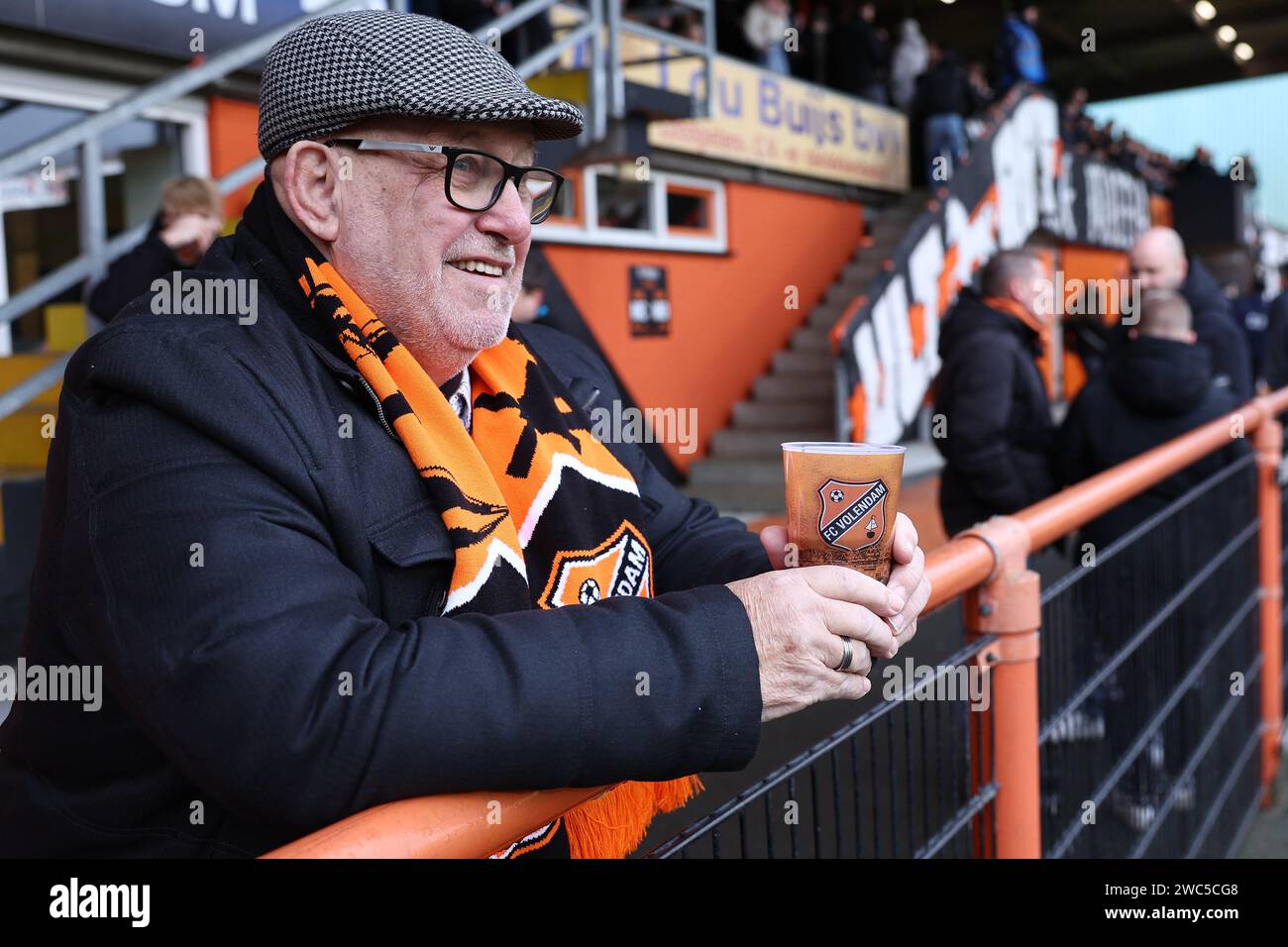 Volendam, pays-Bas. 14 janvier 2024. VOLENDAM, 14-01-2024, Kras Stadion, saison 2023/2024, Dutch Eredivisie football. Supporters du FC Volendam avant le match Volendam - Almere City FC Credit : Pro Shots/Alamy Live News Banque D'Images